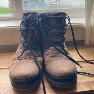 Men’s Timberlannd winter boot with vibram sole, Size 10 US. Gently used.